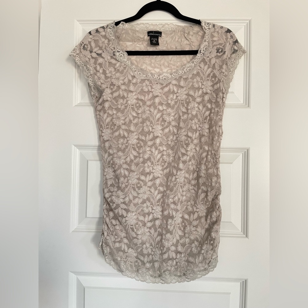 Victoria’s Secret Moda International Short Sleeve Beige Lace Top Size Medium